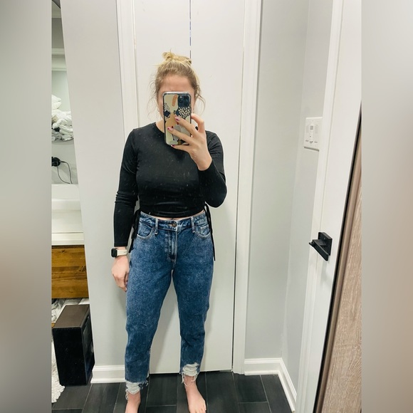 Hollister Curvy High-Rise Mom Jeans - Picture 1 of 5